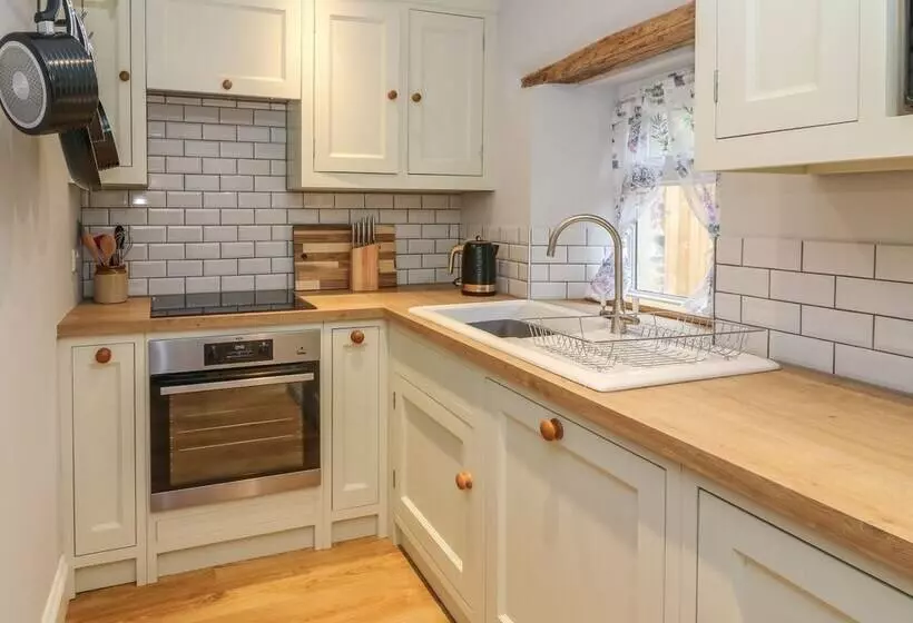 5 Bank Cottage