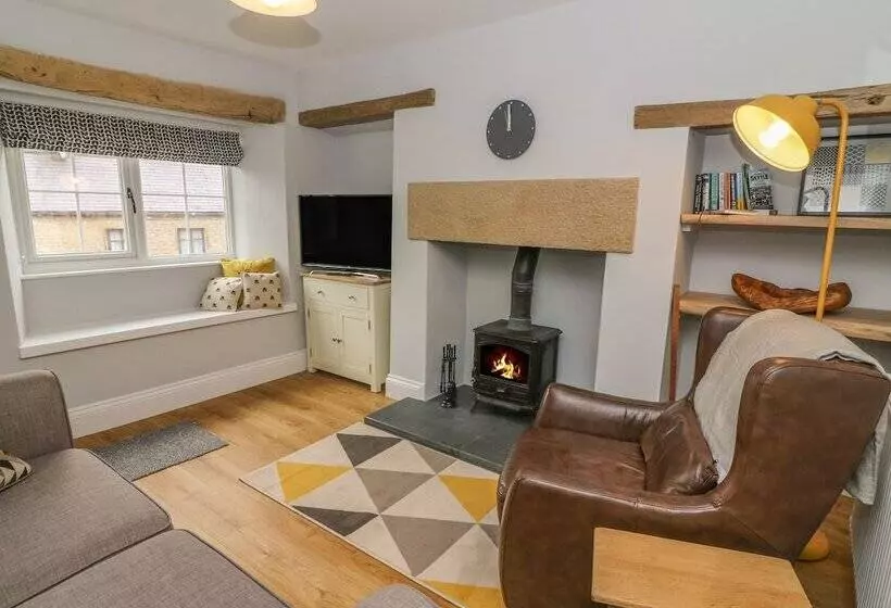 5 Bank Cottage