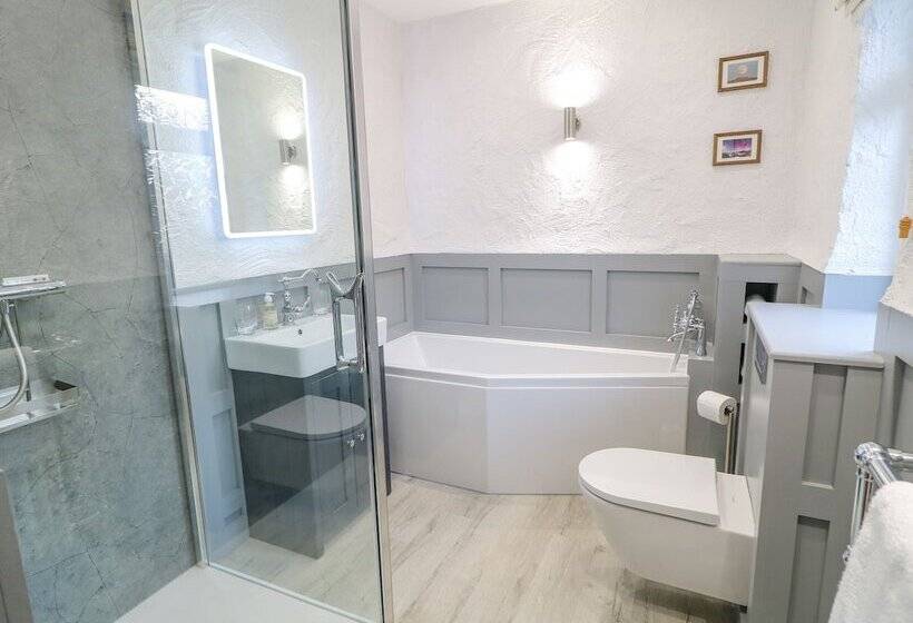 Quiet Waters Cottage