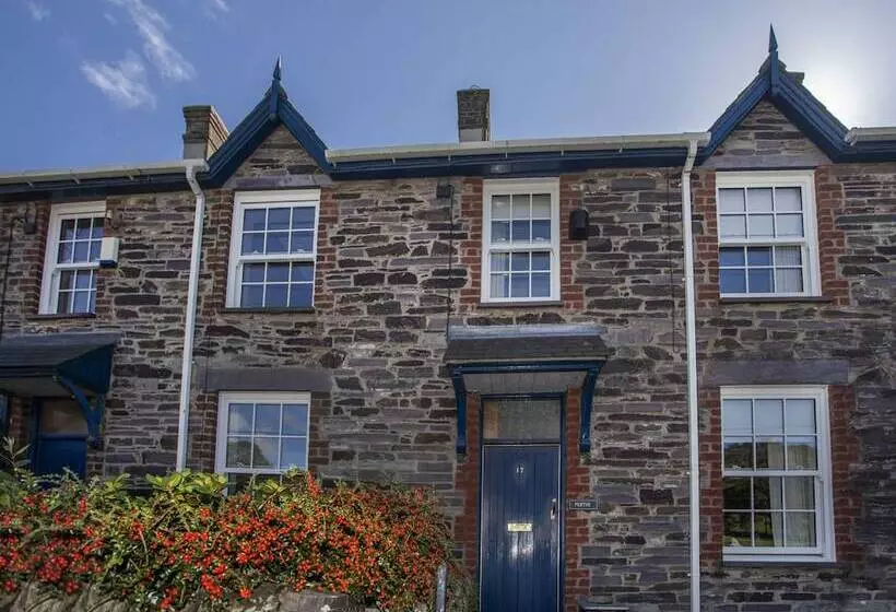17 Victoria Terrace   Perthi