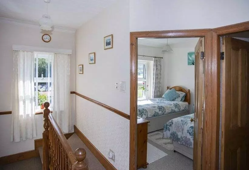 17 Victoria Terrace   Perthi