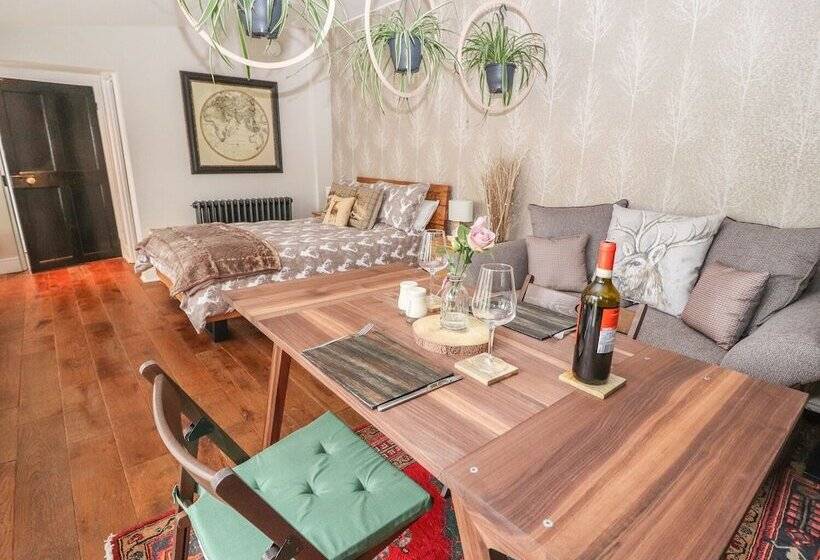 The Cottage @ The Coach House