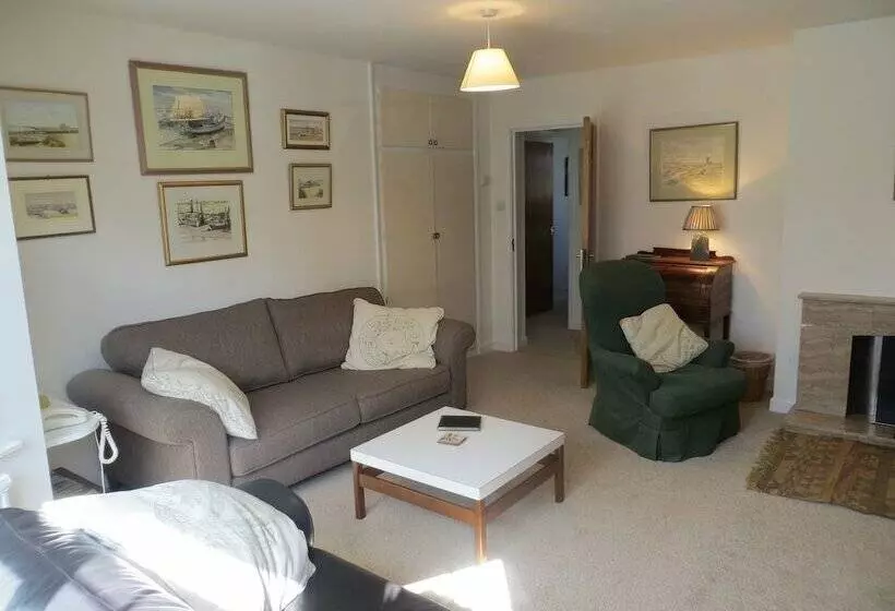 44 Sea Lane