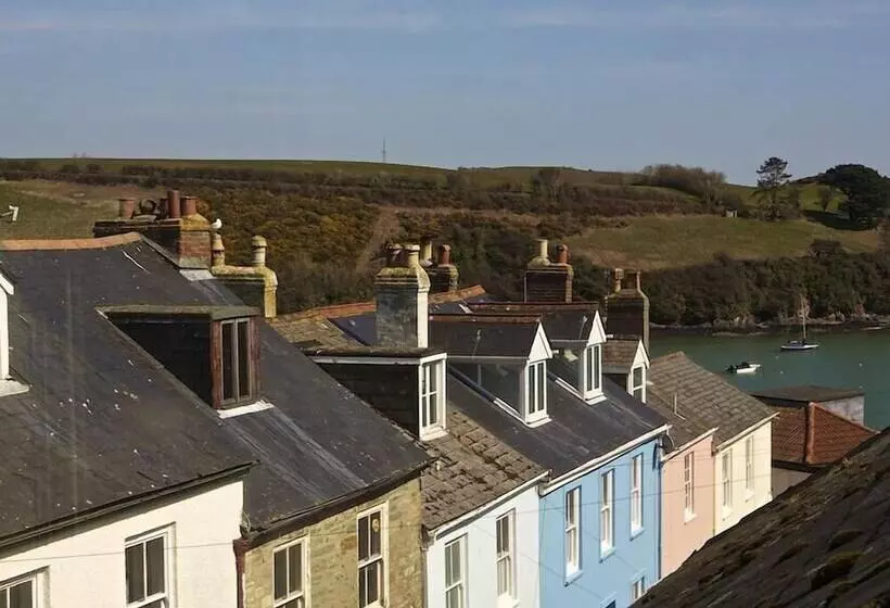 8 Church Street