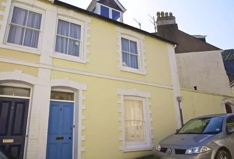 8 Church Street