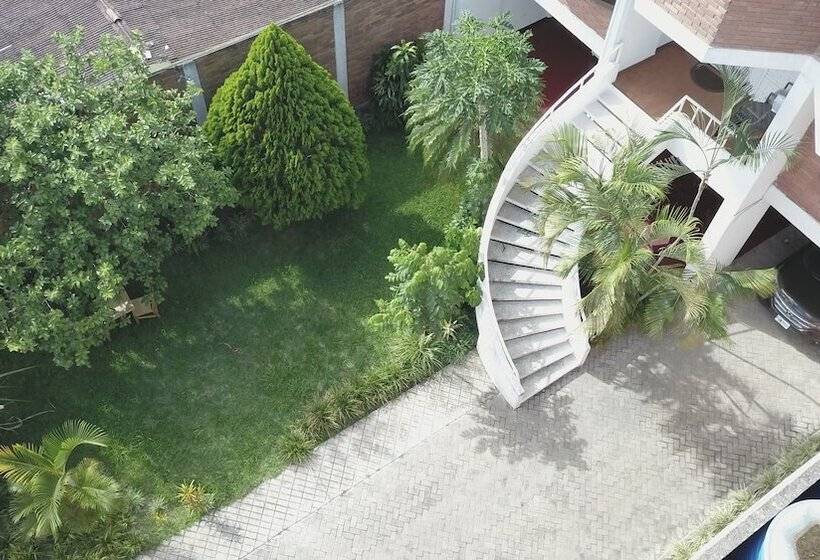 تختخواب و صبحانه La Casona Tgu Executive Rooms