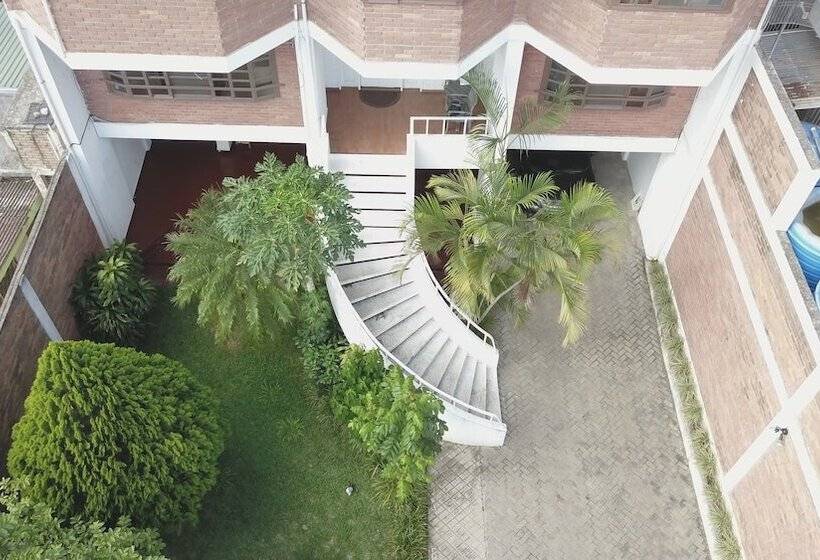 تختخواب و صبحانه La Casona Tgu Executive Rooms