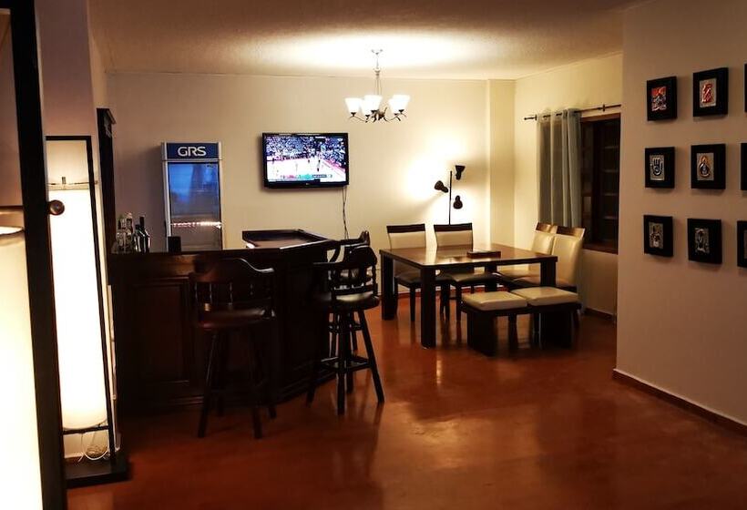 تختخواب و صبحانه La Casona Tgu Executive Rooms