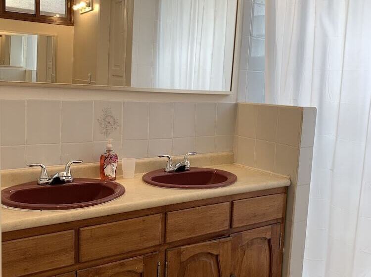 تختخواب و صبحانه La Casona Tgu Executive Rooms