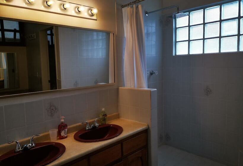 تختخواب و صبحانه La Casona Tgu Executive Rooms