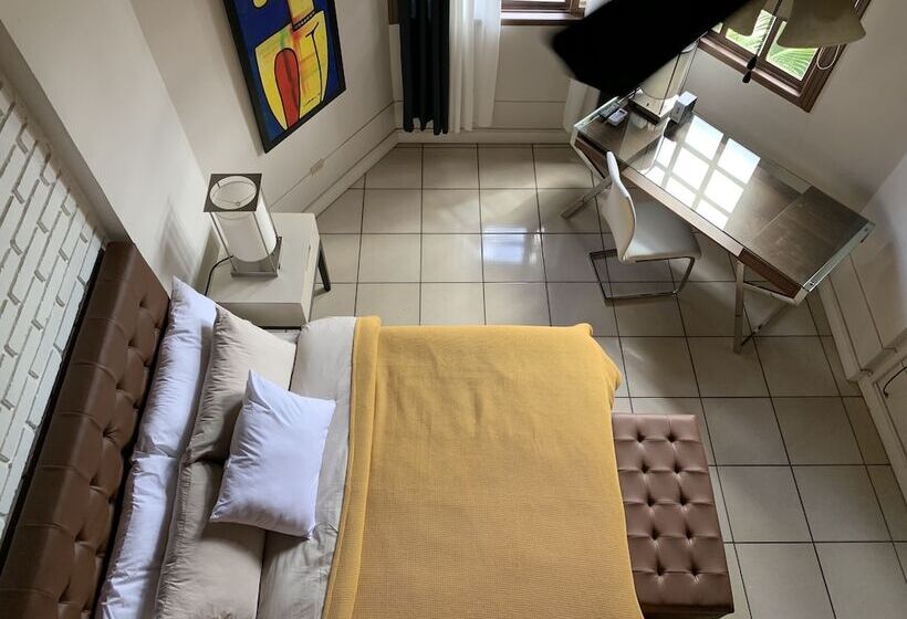 تختخواب و صبحانه La Casona Tgu Executive Rooms