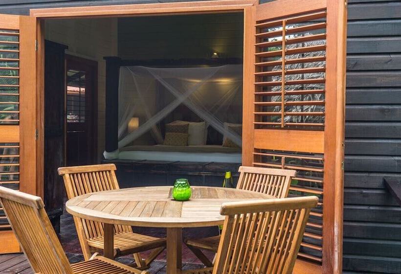 هتل Island Plantation