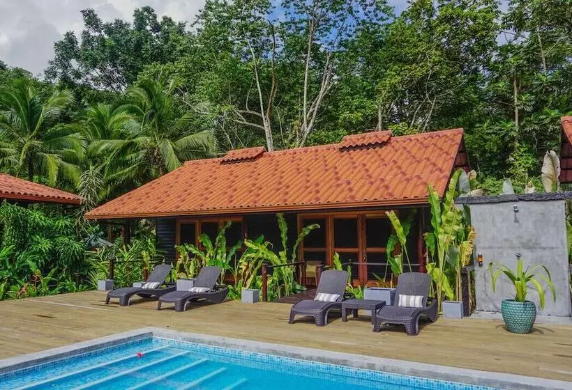 هتل Island Plantation