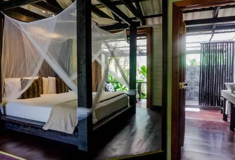 هتل Island Plantation