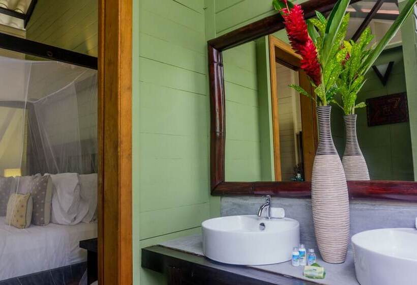 هتل Island Plantation