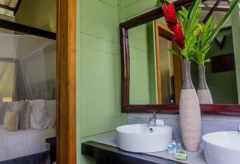 هتل Island Plantation