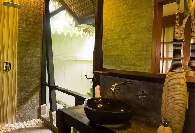 هتل Island Plantation