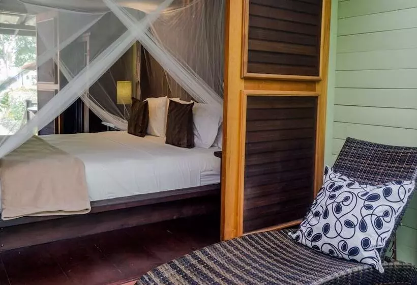 هتل Island Plantation