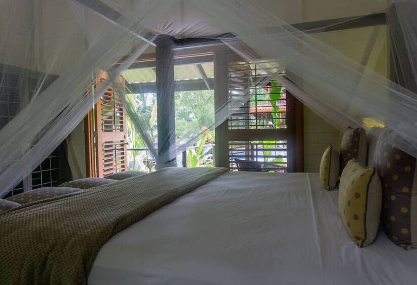 هتل Island Plantation