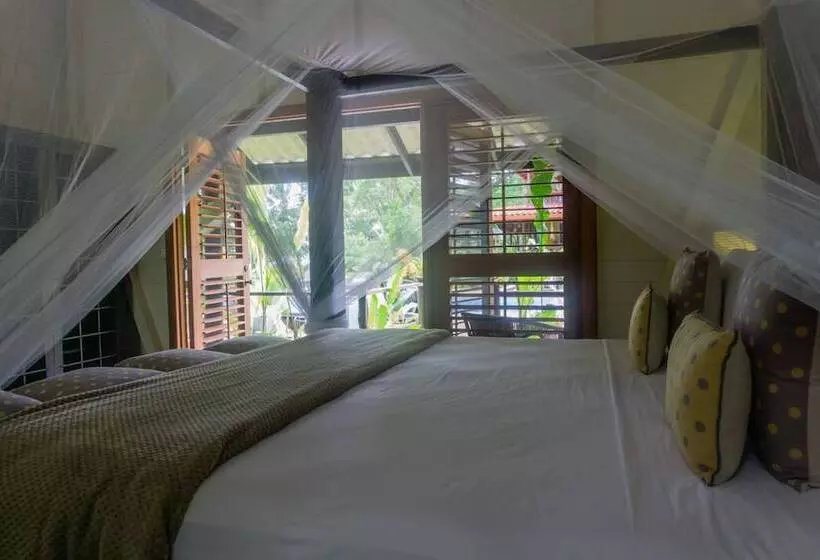 هتل Island Plantation