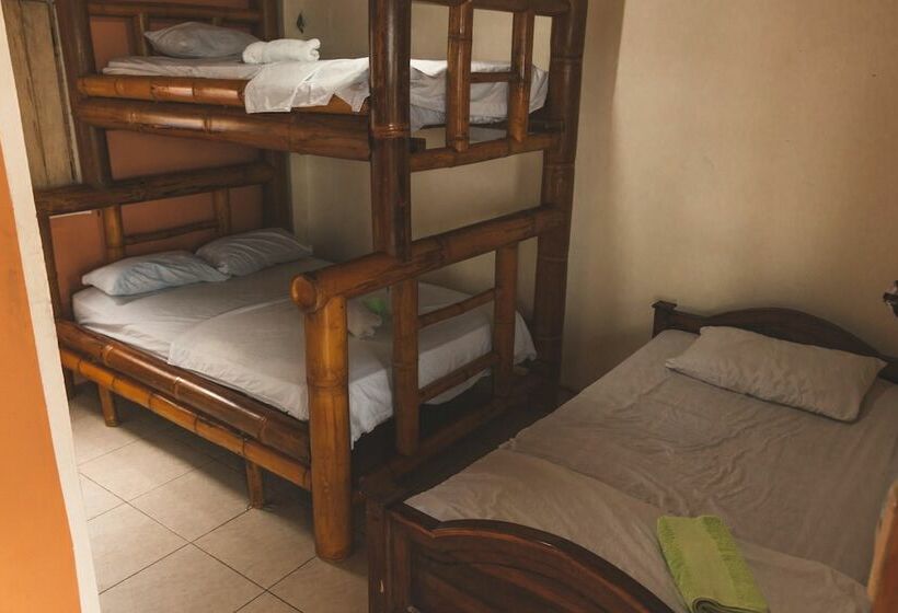 Hotel Montañita Chill Out House