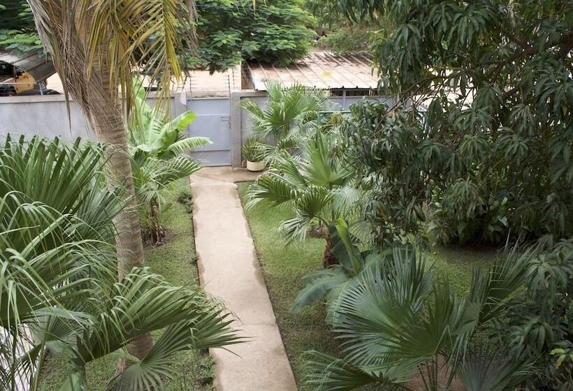 پانسیون B & B Le Nomade