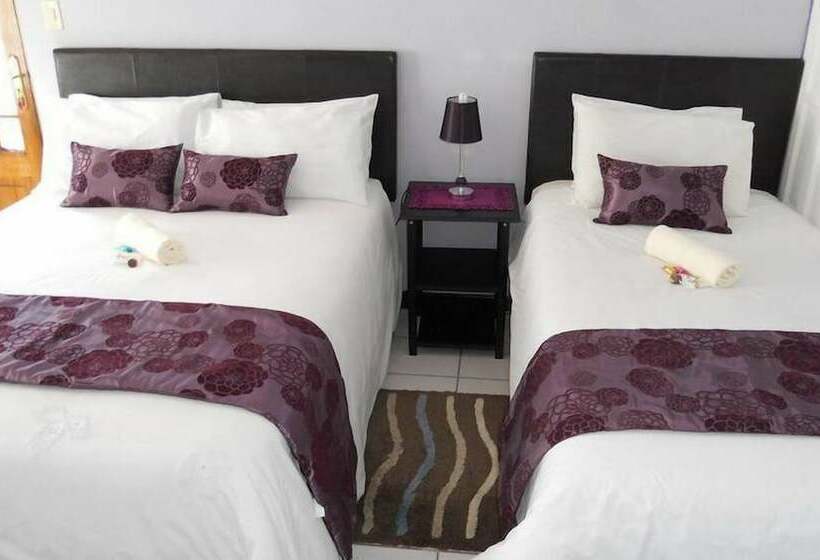 Пансион Village Court Guest House