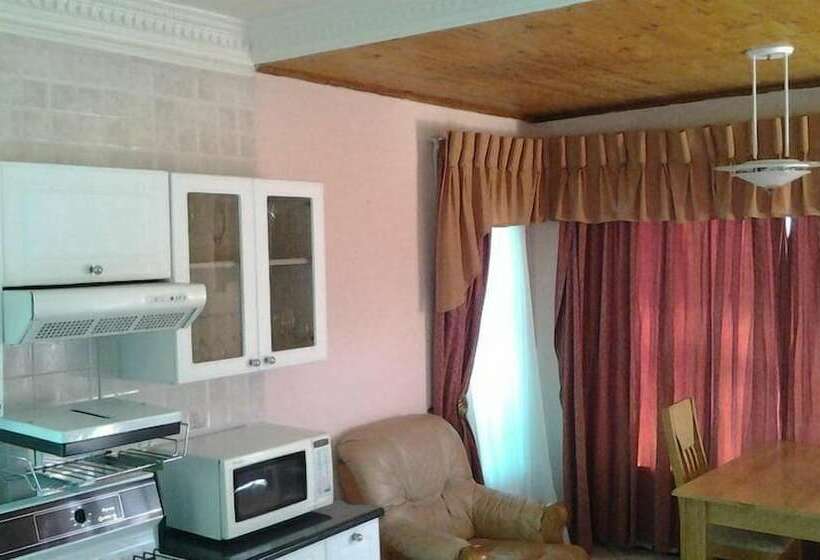 Пансион Village Court Guest House