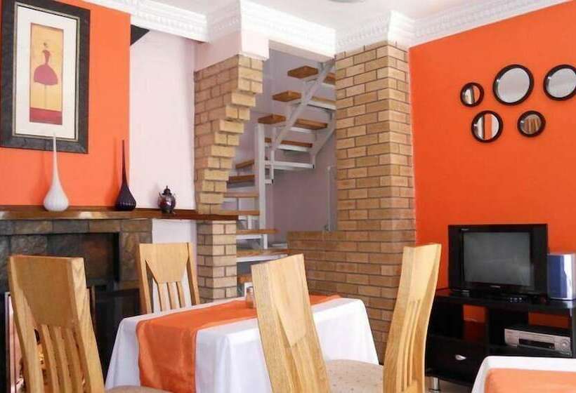 Пансион Village Court Guest House