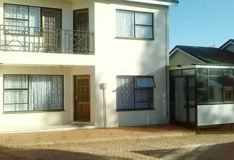پانسیون Village Court Guest House
