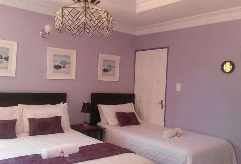 Пансион Village Court Guest House