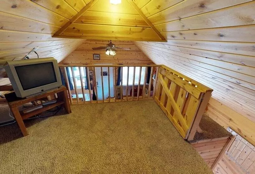 White Cabin Cozy Secluded Cabin