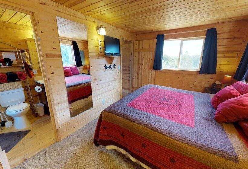 White Cabin Cozy Secluded Cabin