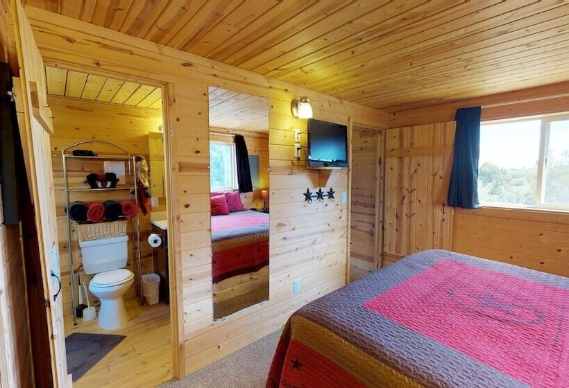 White Cabin Cozy Secluded Cabin