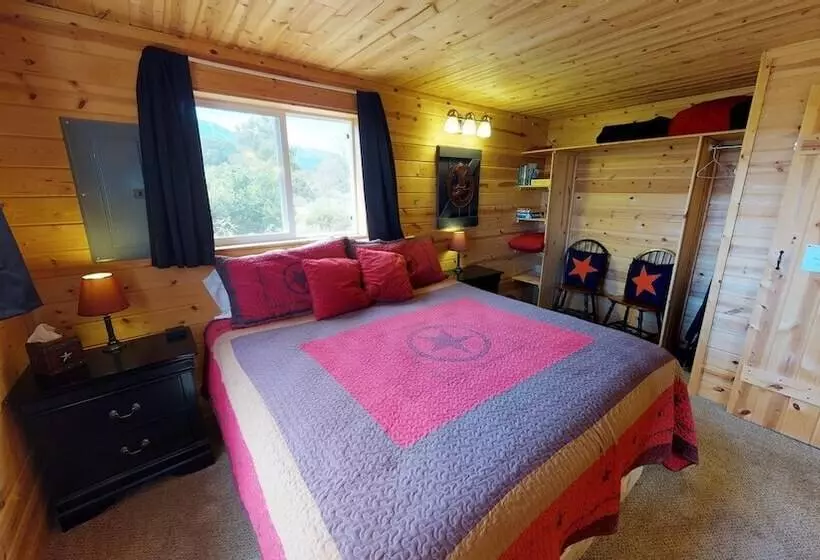 White Cabin Cozy Secluded Cabin