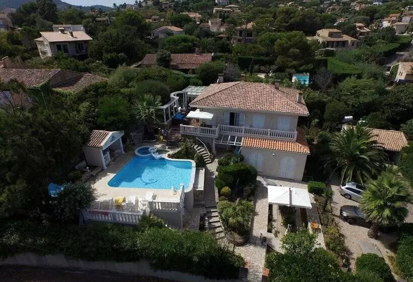 Aamiaismajoitus (B&B) Villa Manù