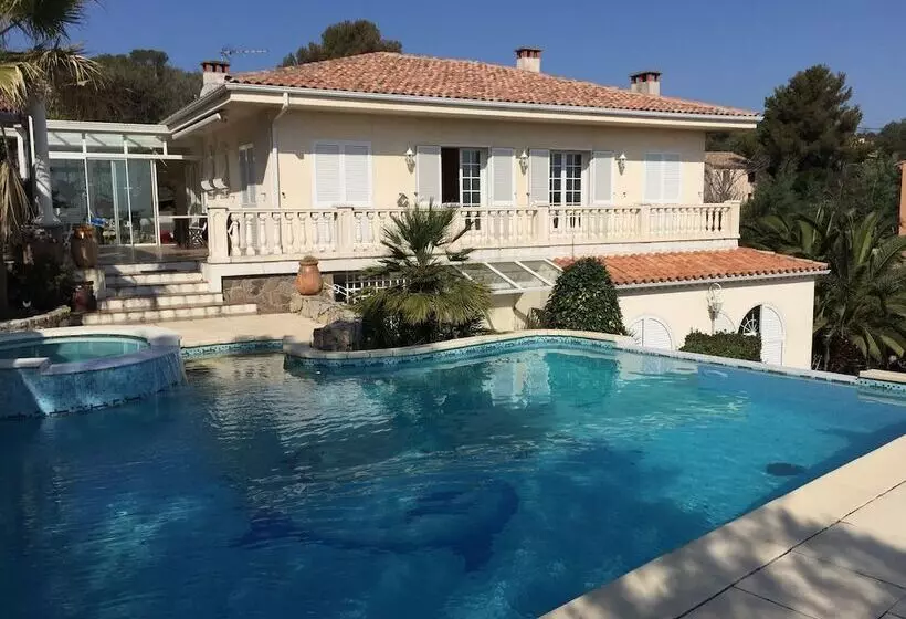 Aamiaismajoitus (B&B) Villa Manù