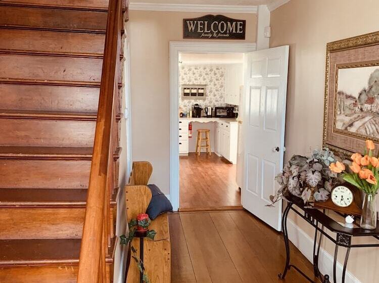 Centennial Inn Bed & Breakfast