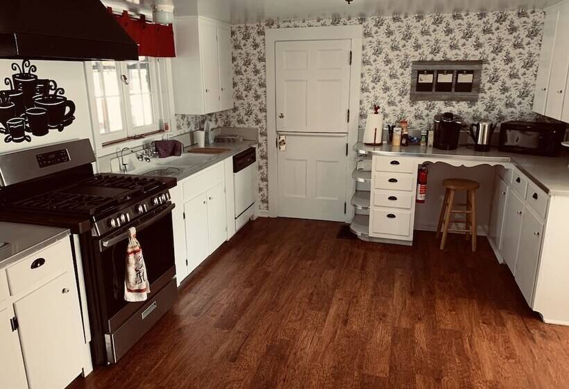 Centennial Inn Bed & Breakfast