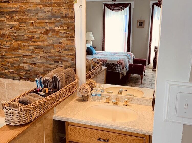 Centennial Inn Bed & Breakfast