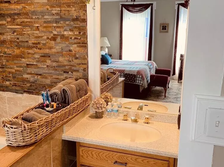 Centennial Inn Bed & Breakfast