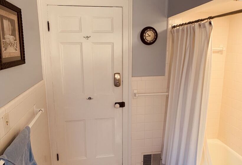 Centennial Inn Bed & Breakfast