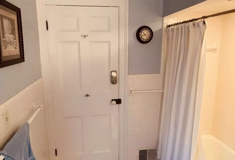 Centennial Inn Bed & Breakfast