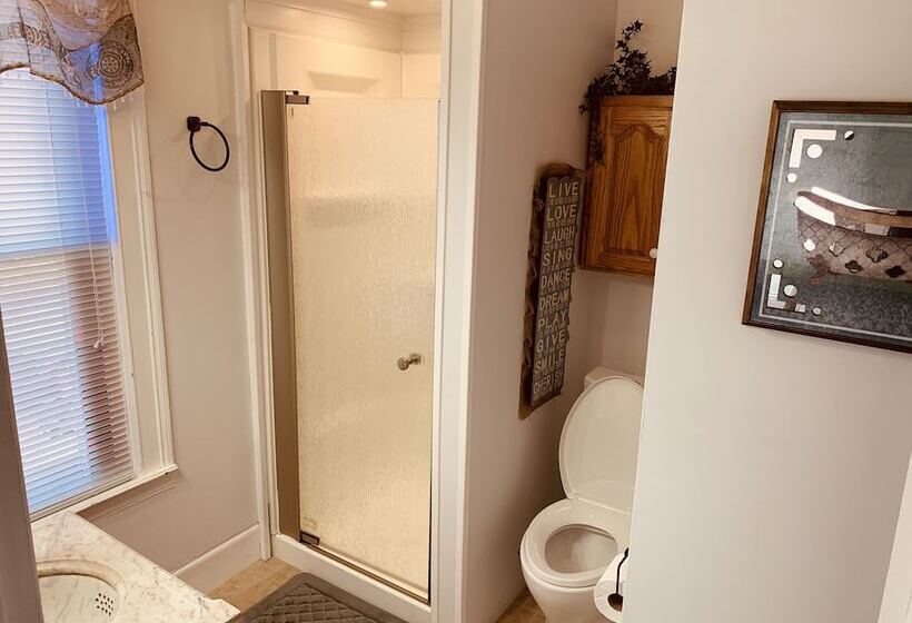 Centennial Inn Bed & Breakfast