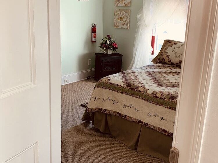 Centennial Inn Bed & Breakfast