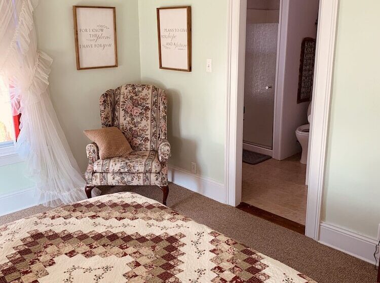 Centennial Inn Bed & Breakfast