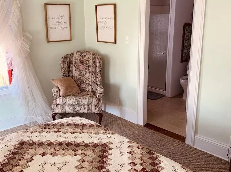 Centennial Inn Bed & Breakfast