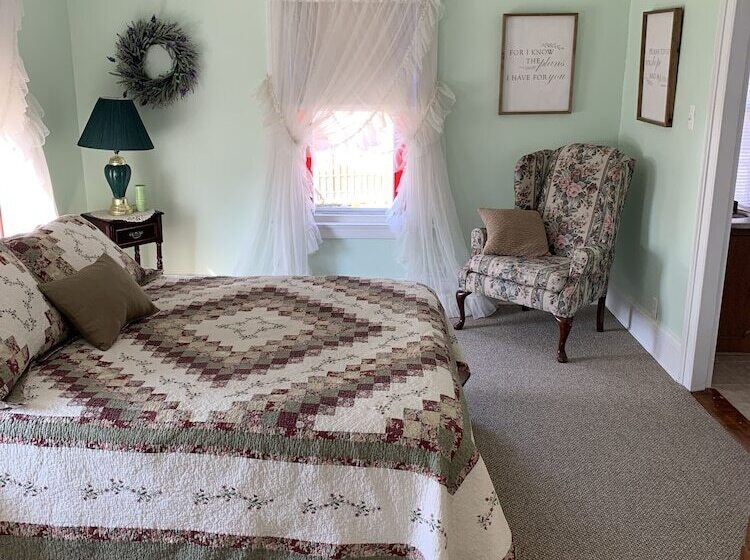 Centennial Inn Bed & Breakfast