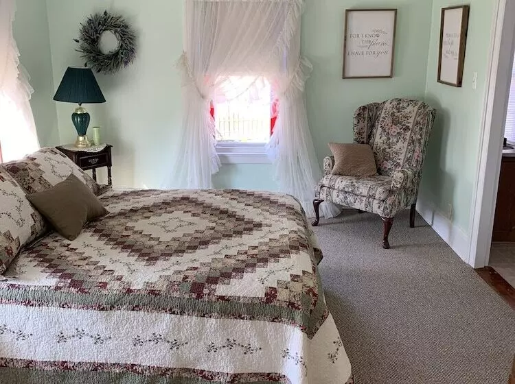 Centennial Inn Bed & Breakfast
