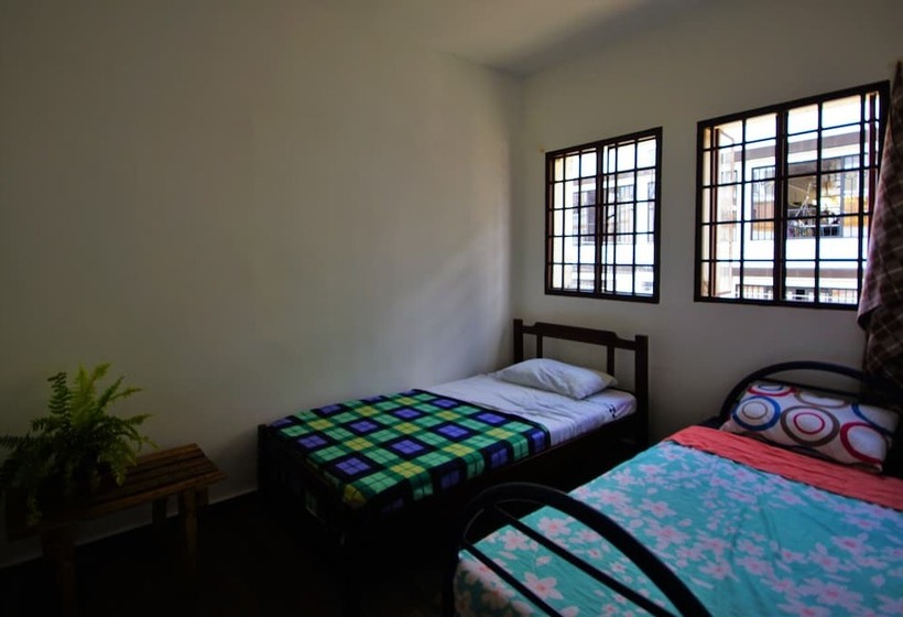 Hostal De La Pola Hostel